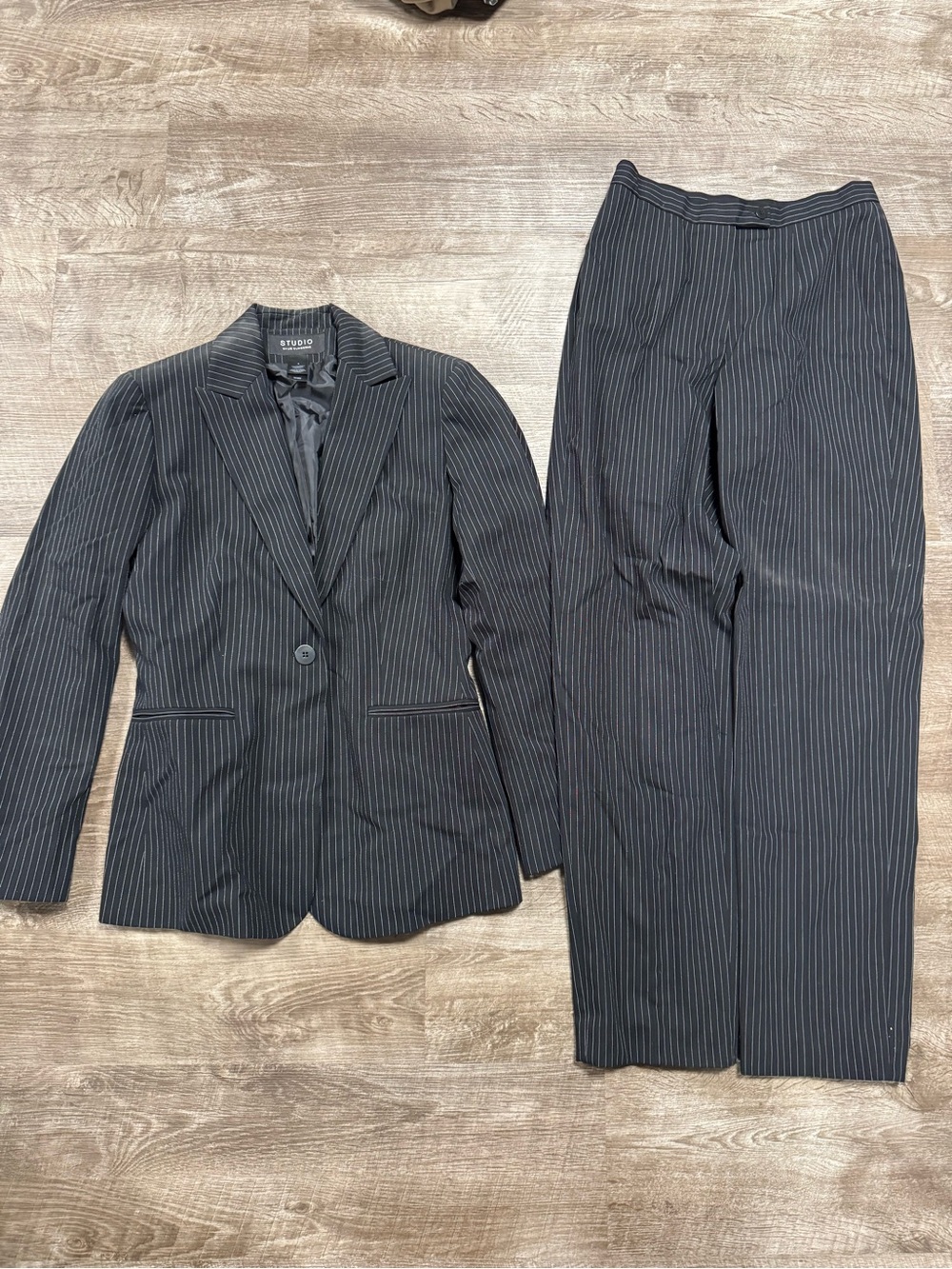 Studio by Liz Claiborne Vintage Pin Stripe Womens Suit Size 4